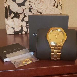 Elegant Gold Women's Watch